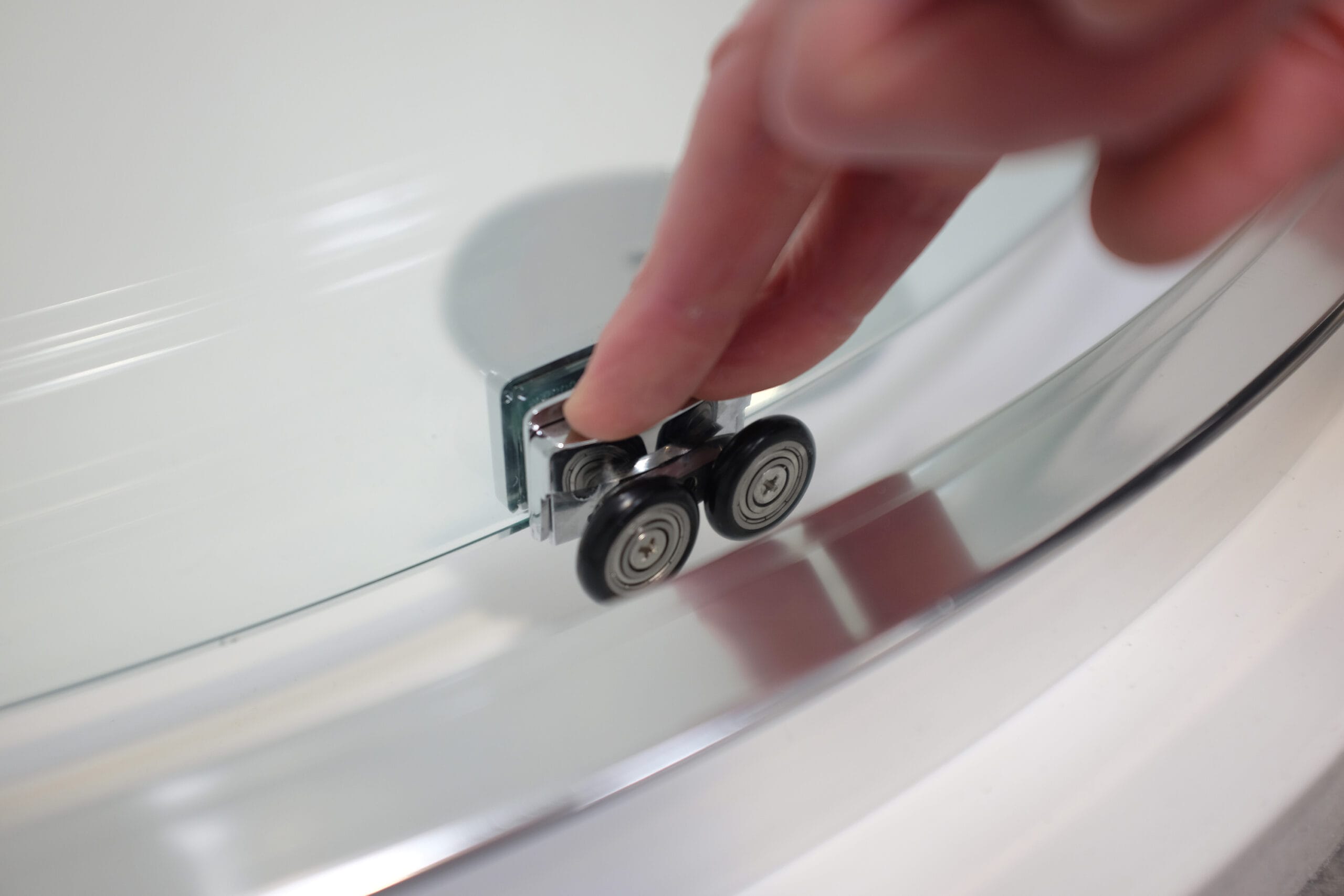 Flair Eto quadrant enclosure with quick-release double roller system